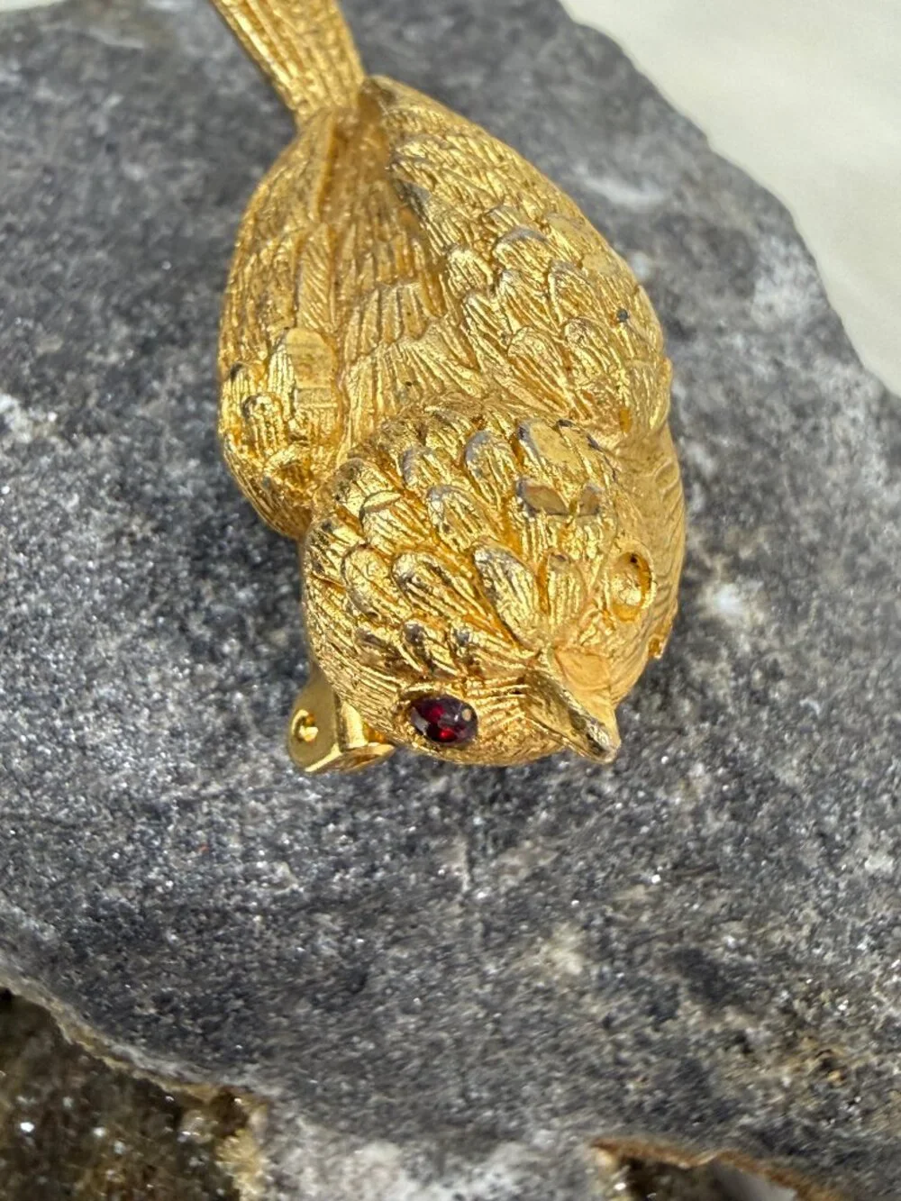 Vintage Gold Tone Figural Bird Brooch 1